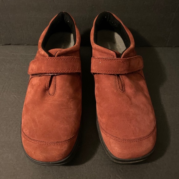 Easy Spirit Suede Rust Colored Womens Size 8.5 - Picture 2 of 7